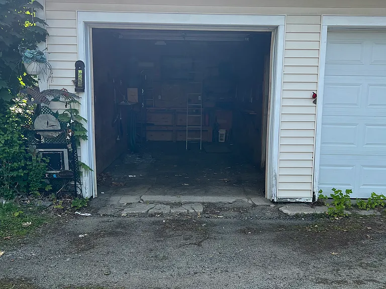 8 Crescent St — Photo 9