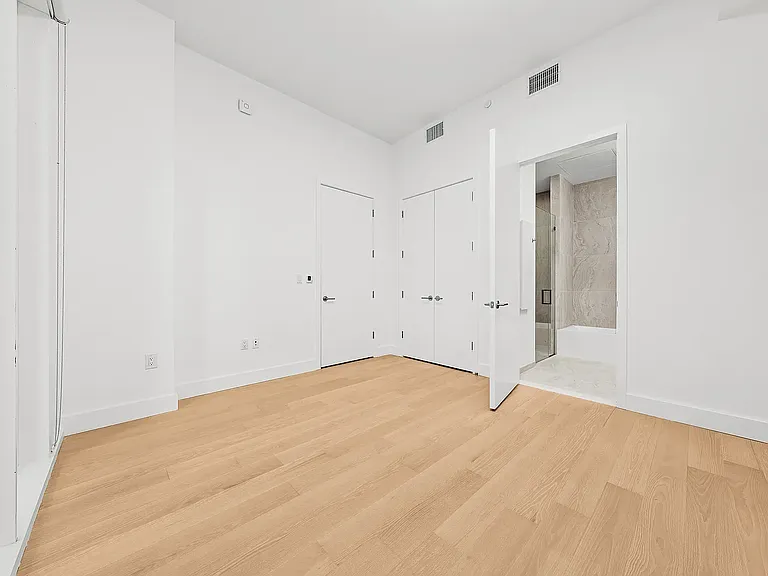 250 W 49th St #12701 — Photo 12