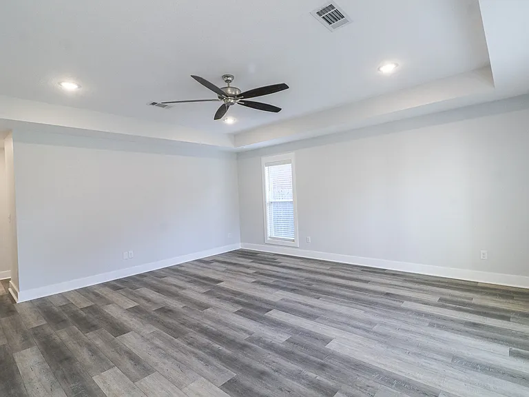 4717 Edgemont Dr — Photo 6