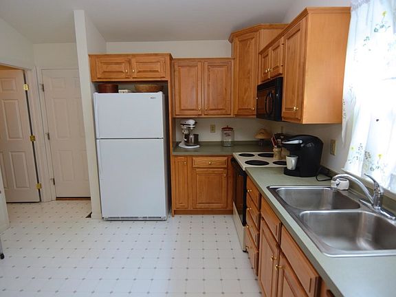 4th image of 319 Mountain Blvd