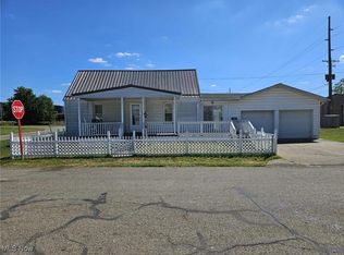 631 Cottonwood St, Coshocton, OH 43812