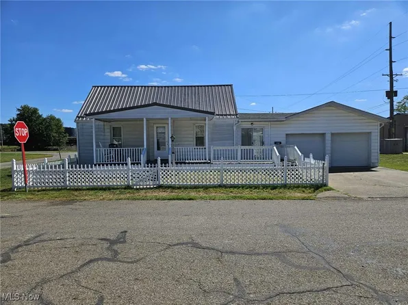 631 Cottonwood St, Coshocton, OH 43812