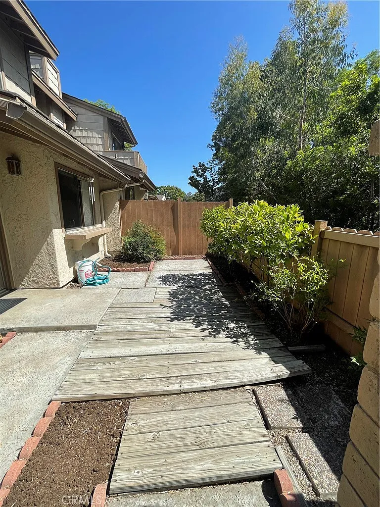 3 bed, 1251 sqft, $3,500 — Photo 4