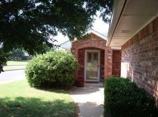 1900 Longhorn Dr, Edmond, OK 73003