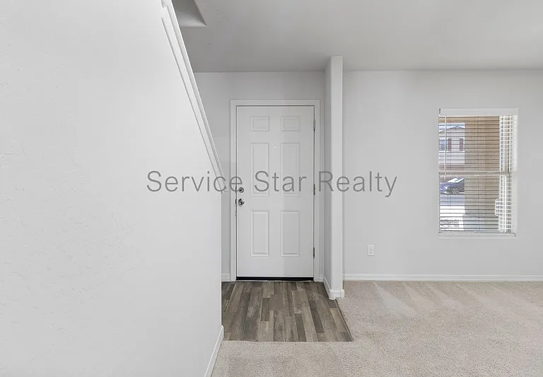 214 W Watson Ct — Photo 5
