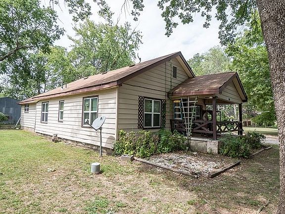 5th image of 4041 County Road 3745 St