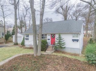 81 Grove St, Waldwick, NJ 07463