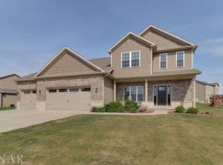 1318 Winterberry Cir, Bloomington, IL 61705