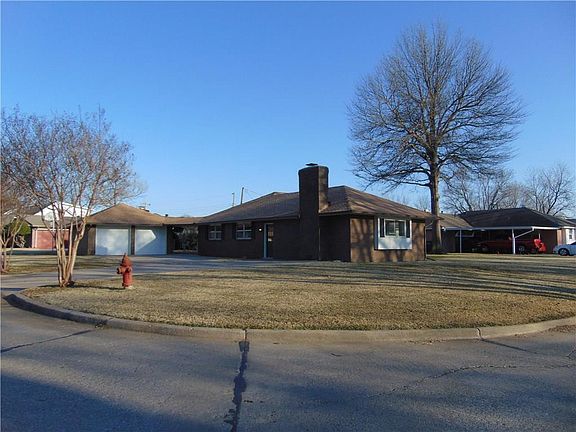 4th image of 3120 Oakbrook Dr