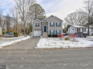 251 11th St, Pasadena, MD 21122