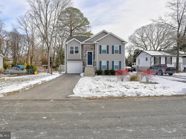 251 11th St, Pasadena, MD 21122