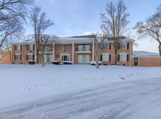 29624 Middlebelt Rd #2902, Farmington, MI 48334