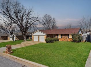 10445 Birkenhead Rd, Yukon, OK 73099