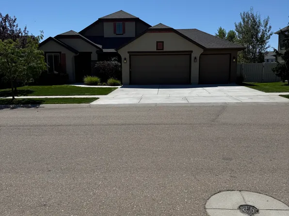 1037 Silver Spgs, Saint Middleton, ID 83644