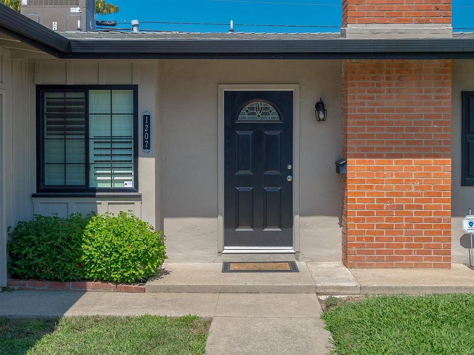 1st image of 1207 Holly Dr