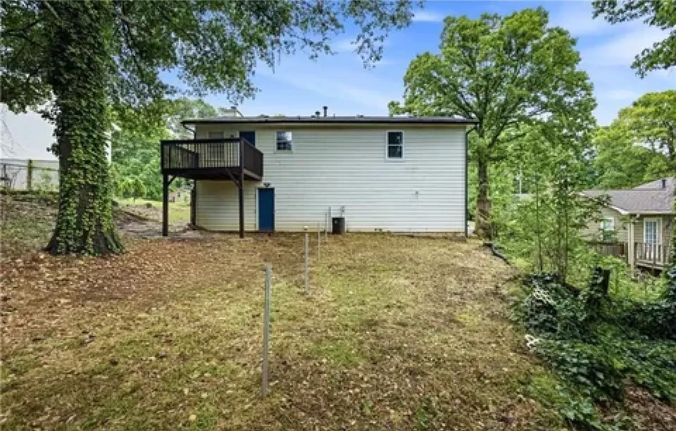 3 bed, 1944 sqft, $1,950 — Photo 2
