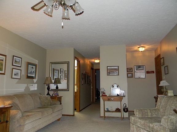 5th image of 303 Carol Ct