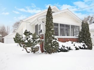 928 Beechwood St NE, Grand Rapids, MI 49505