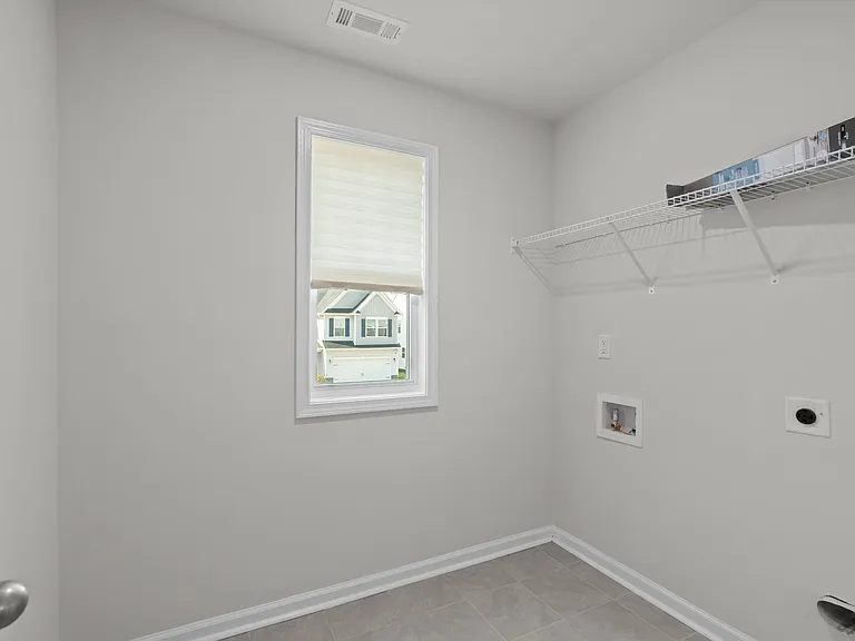 596 Count Fleet Ct — Photo 8