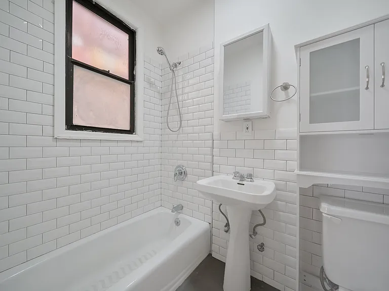 430 E 66th St #19 — Photo 4