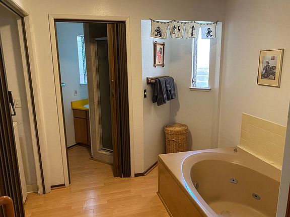 4th image of 847 Clement St