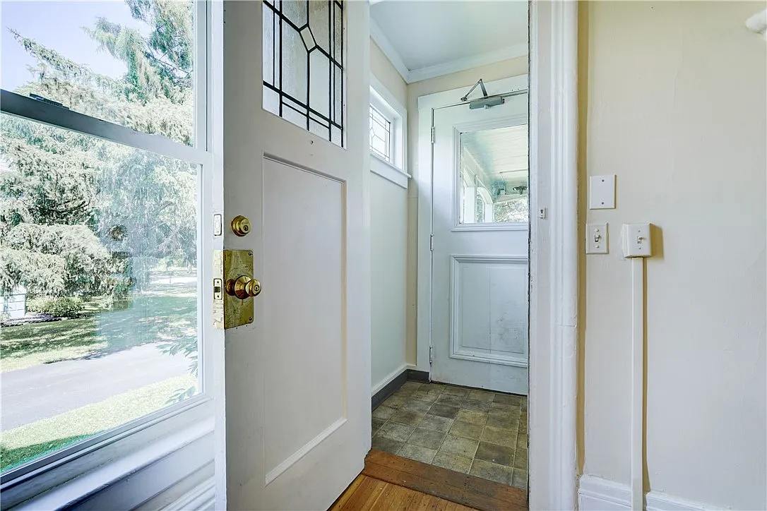 3 bed, 2.0 bath, 1100 sqft, $1,995 — Photo 3