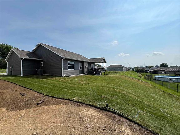2nd image of 800 Prairie View Dr