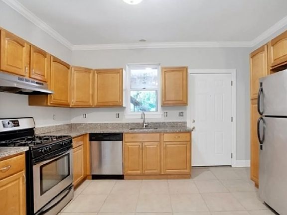 4th image of 93 Pine St #3L