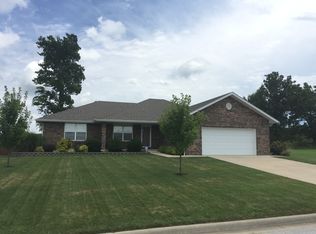 1020 N Chicago Ave, Bolivar, MO 65613