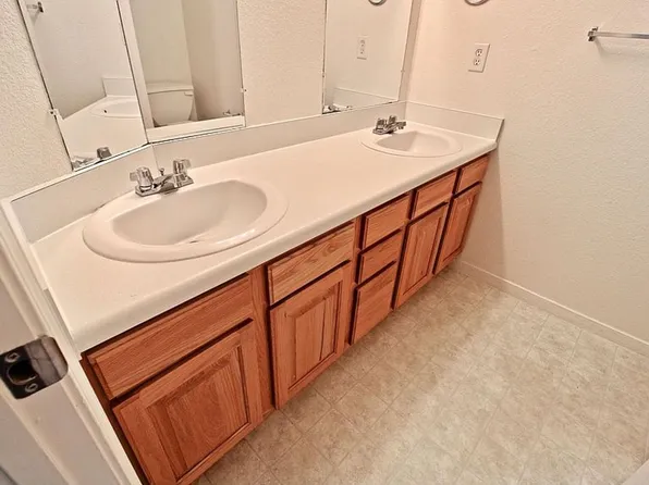 HTV - HARBORTOWN VILLAS, LLC