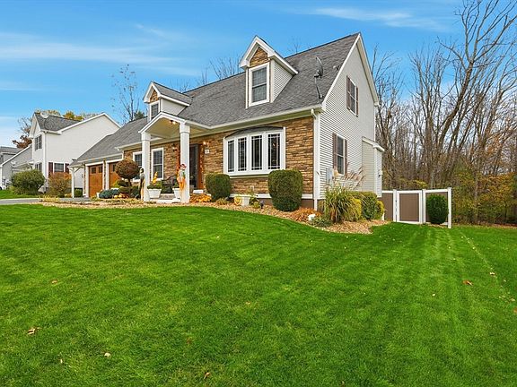 3rd image of 25 Angelica Dr
