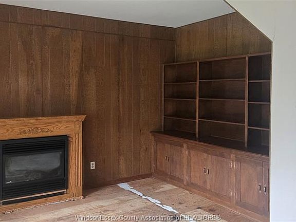 3rd image of 960 Scofield Ave