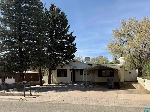 868 Highland Dr, Las Vegas, NM 87701