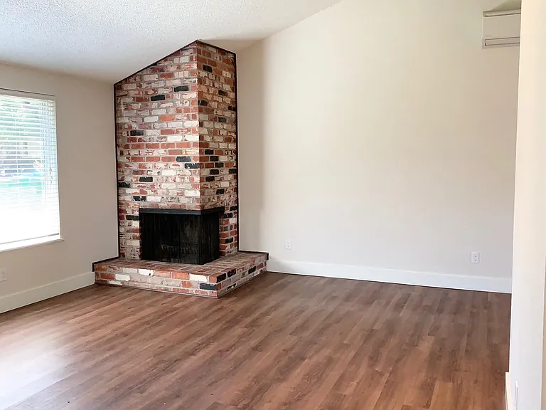 1304 SE 37th Ave — Photo 3