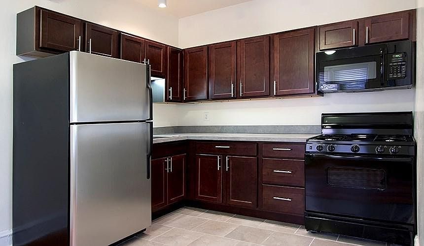 2nd image of 863 W Buena Ave APT 3E