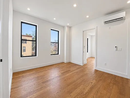 Bedroom, photo 1