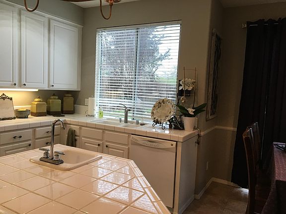 4th image of 1003 Goldenrod Ln