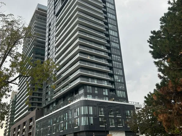 370 Martha St #1902, Burlington, ON L7R 2P7