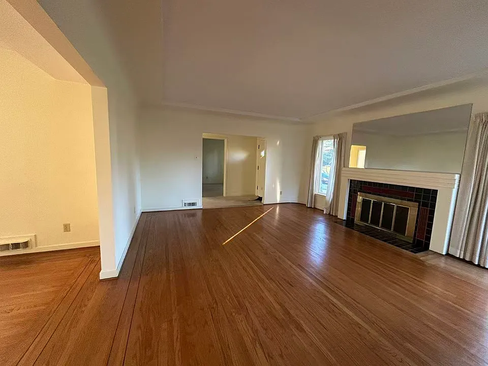 1378 Devonshire Cres