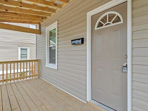 2nd image of 703 Harrison Ave NW