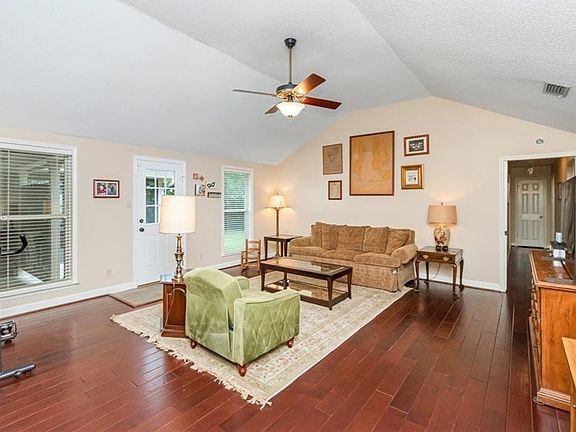 4th image of 1215 Richmond Ct
