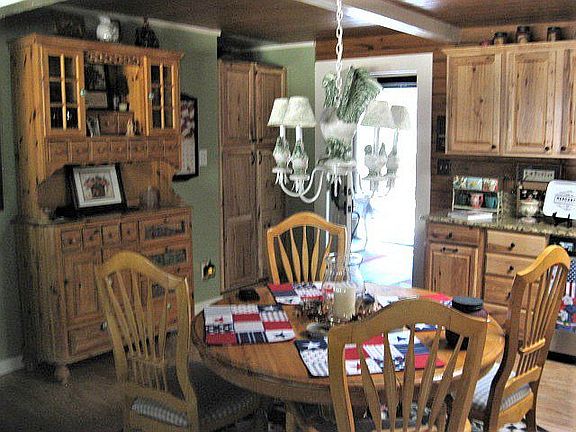 Kitchen Dining Area