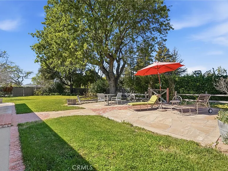 2611 Janin Way — Photo 43
