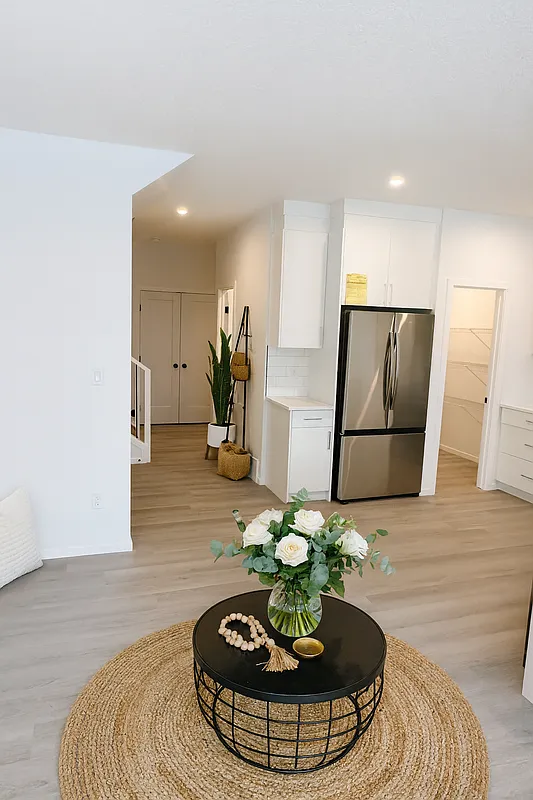 3 bed, 2.5 bath, $2,100 — Photo 2