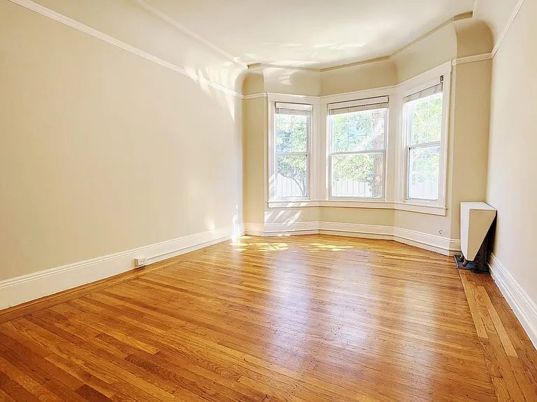 305 Franklin St — Photo 4