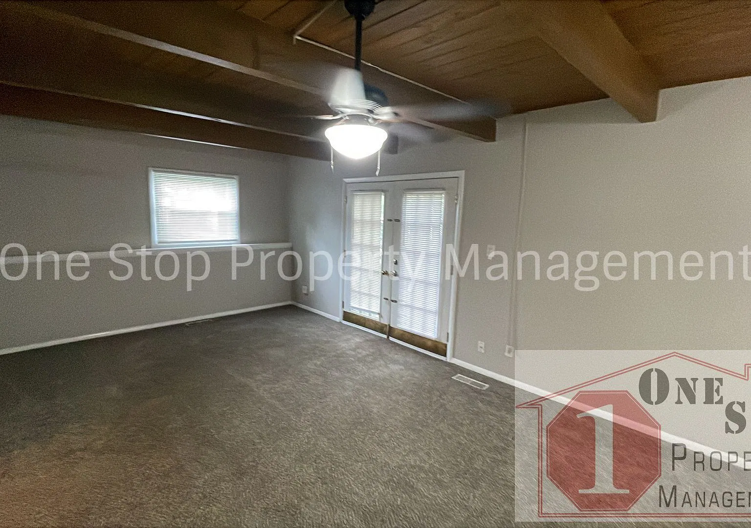 Split level 3 bedroom, 1.5 bathroom, and 1 car garage home in Independence, Missouri — Photo 4