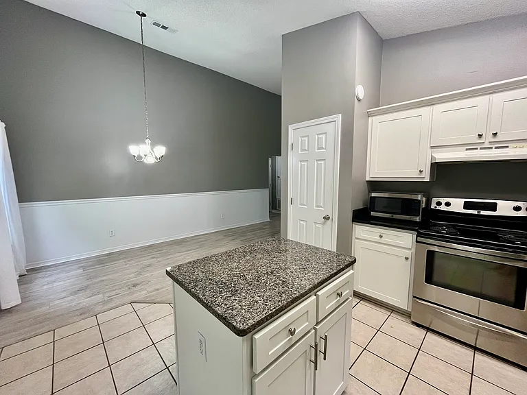1232 Greystone Ln — Photo 23