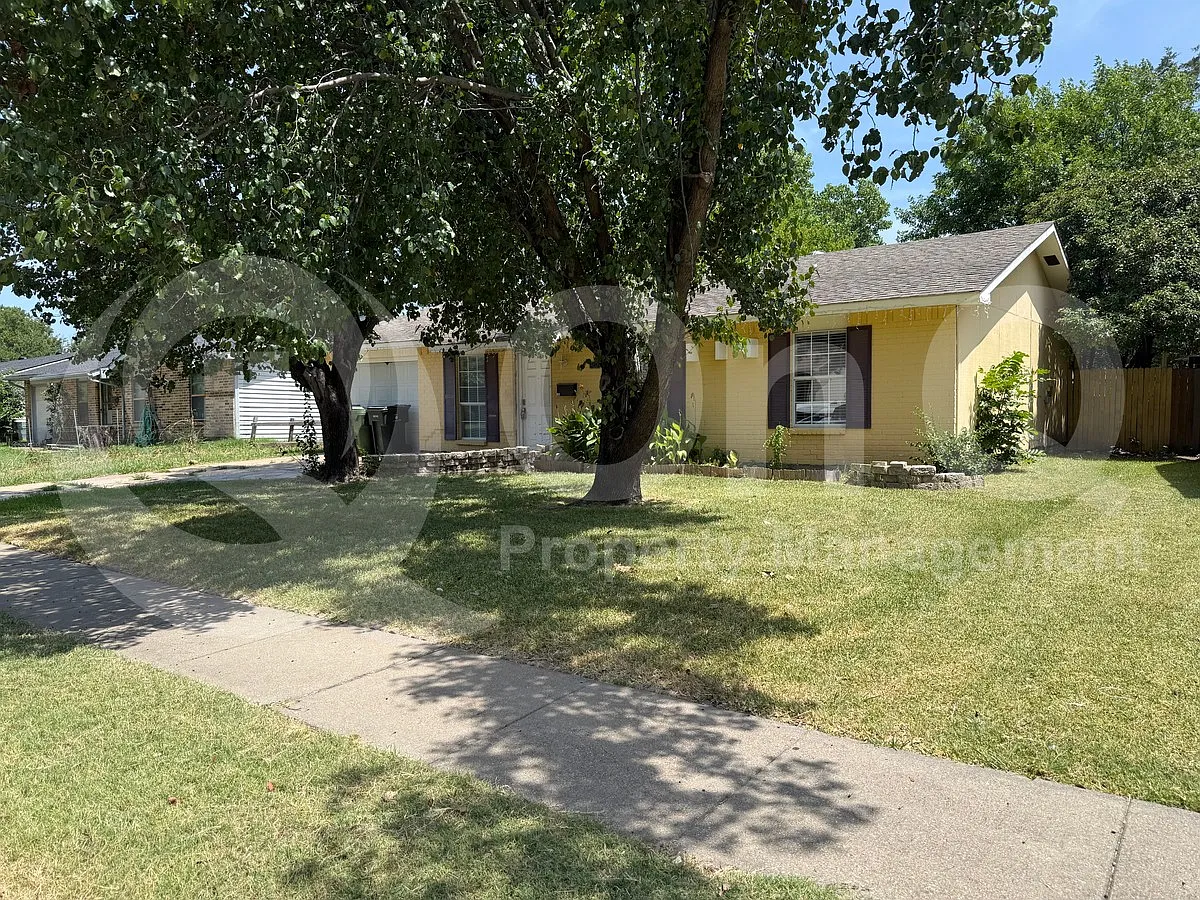 3 bed, 2.0 bath, 1483 sqft, $1,725 — Photo 2