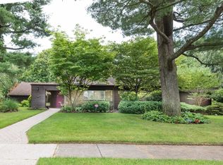 60 Pebble Ln, Roslyn Heights, NY 11577