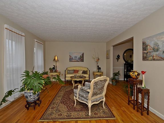 3rd image of 10632 Bradbury Dr